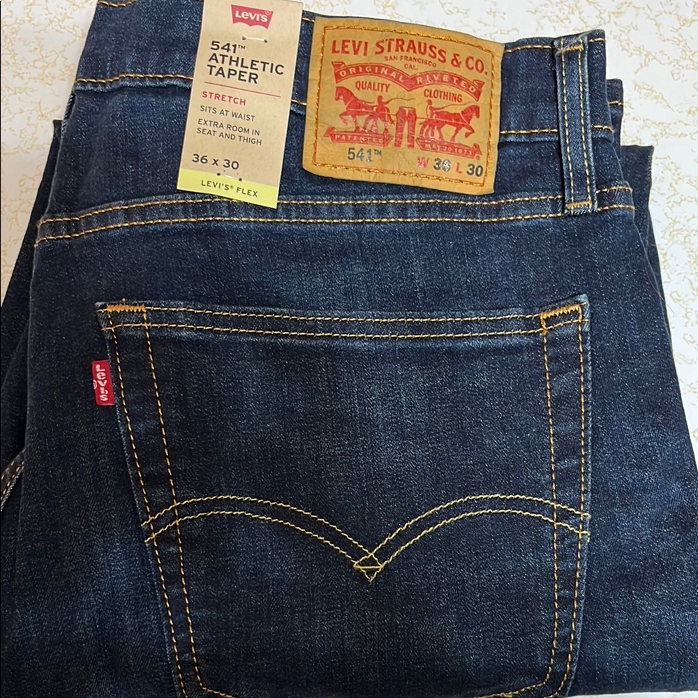 Men’s Levi's Relaxed Blue Jeans with Signature Stitching